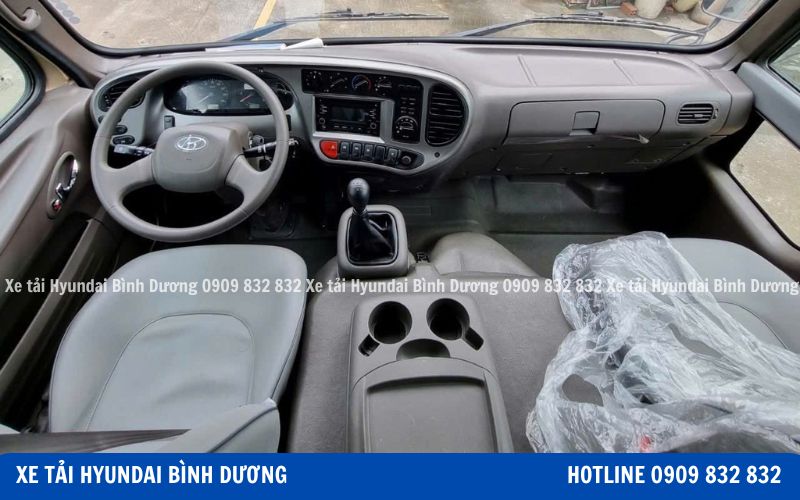 Nội thất Hyundai 29 chỗ rộng rãi, tiện nghi