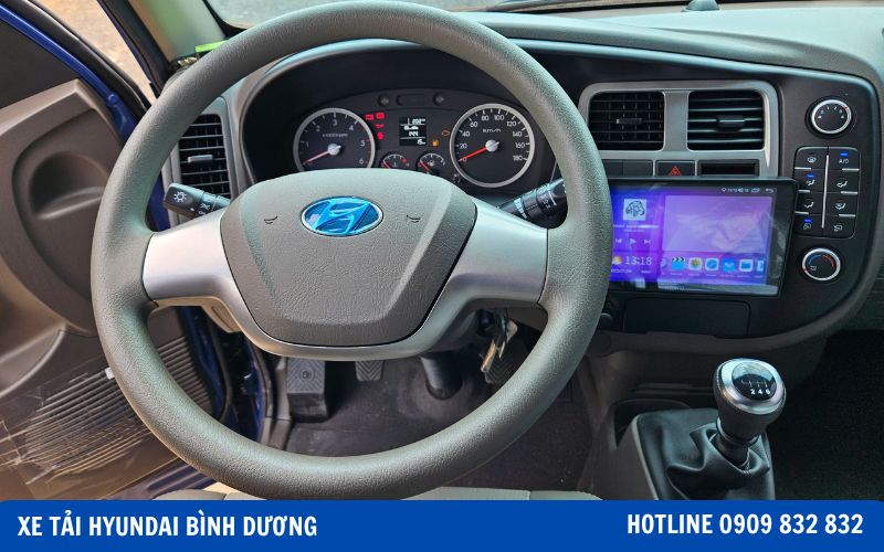 Nội thất của Hyundai H150 thiết kế theo hướng mang lại sự thoải mái và tiện nghi cho tài xế.