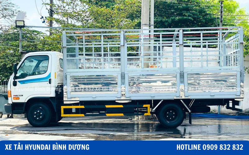 Hyundai W750L thùng mui bạt bửng nâng