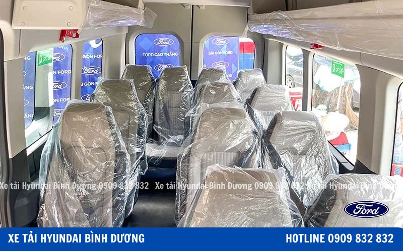 Nội thất xe 16 chỗ Ford Transit