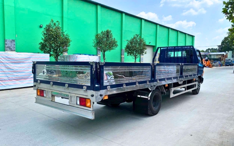 Hyundai W11XL thùng lửng chuyên chở vật liệu xây dựng
