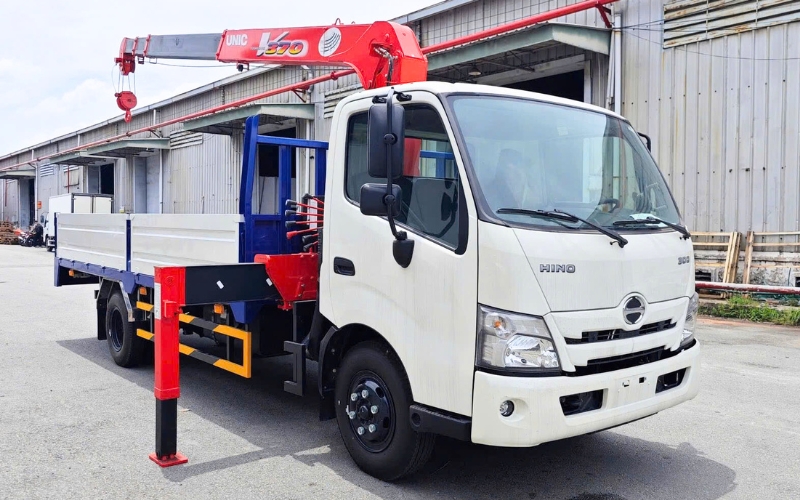 Hino XZU730 gắn cẩu