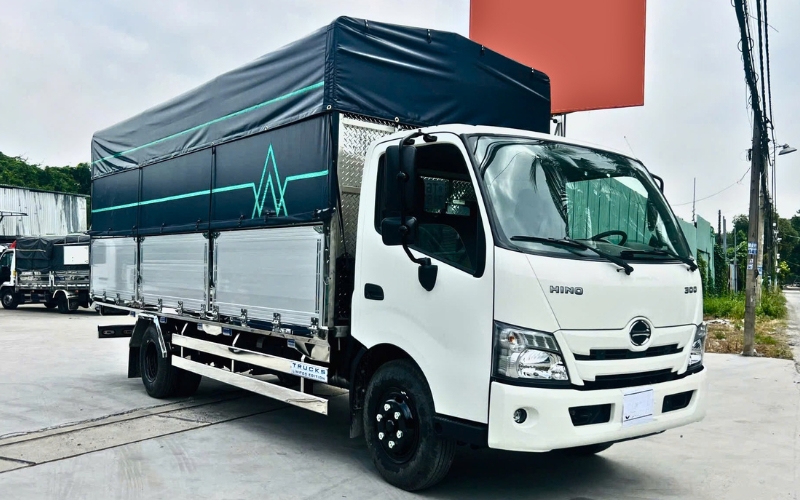 Hino XZU730 thùng mui bạt