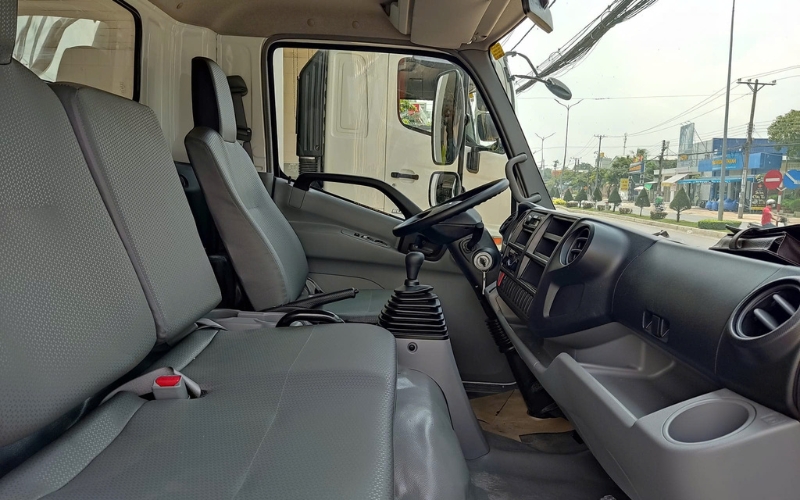Nội thất Hino 3.5 tấn XZU720