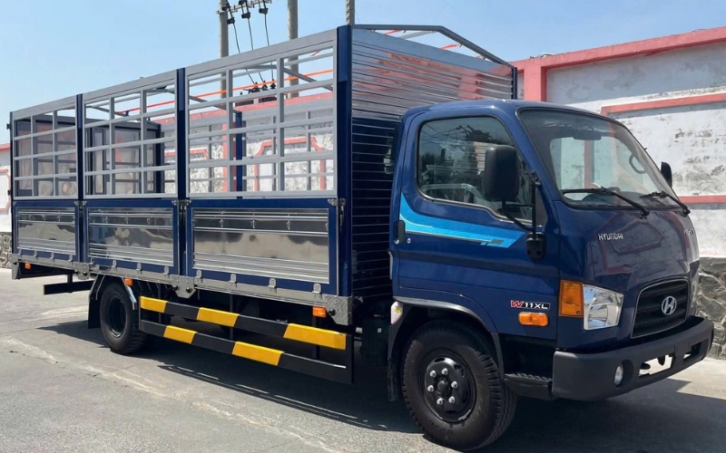 Thùng mui bạt là loại thùng phổ biến để chở hàng