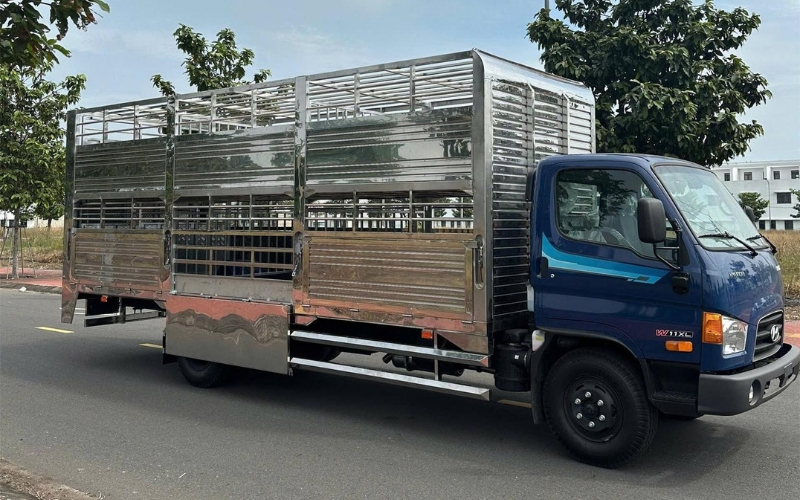 Thùng xe được thiết kế riêng để chở gia súc
