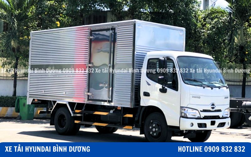 Xe tải Hino 2.4 tấn thùng kín