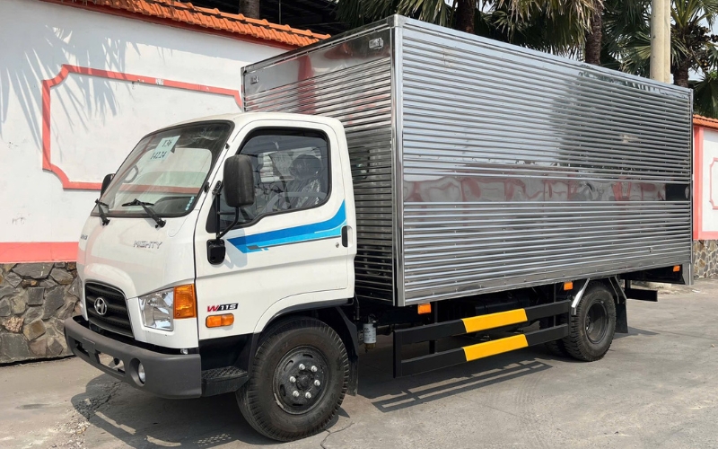 Thùng xe kín bảo quản hàng hóa trong mọi điều kiện thời tiết