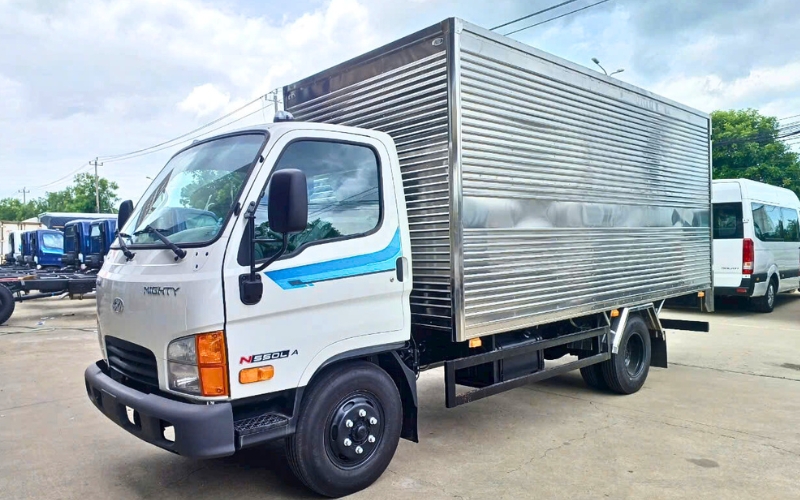 Thùng kín inox của Hyundai N550LA
