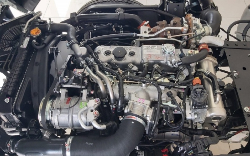Động cơ Isuzu QMR77HE5