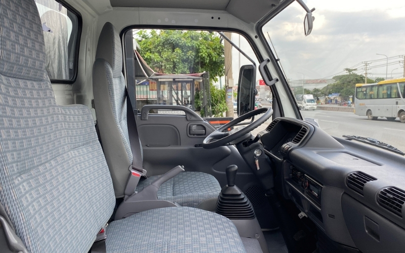 Ngoại thất Isuzu QMR77HE5