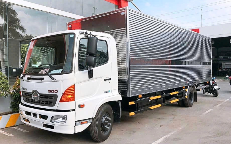 Hino 6T5 thùng kín