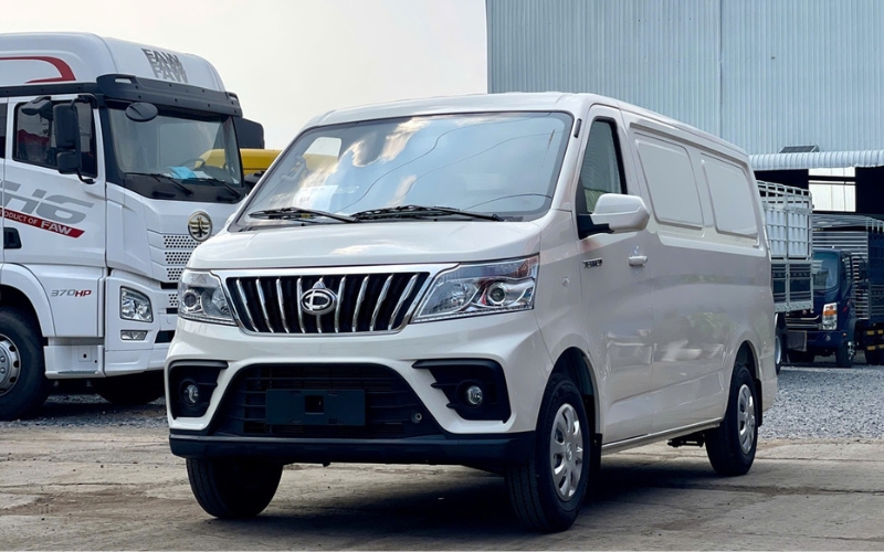Ngoại thất xe tải van Tera V8 sang trọng như xe du lịch 