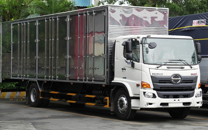 Hino 8 tấn - thùng kín full inox